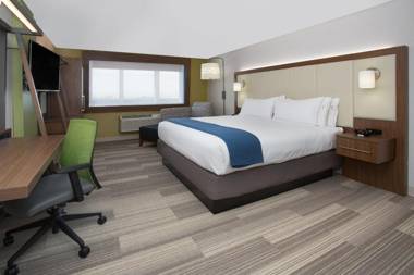 Holiday Inn Express & Suites - Redding an IHG Hotel