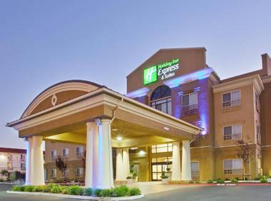 Holiday Inn Express & Suites Salinas an IHG Hotel