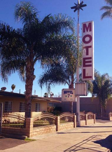 Downtown Motel 7