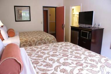 Harborview Inn & Suites-Convention Center-Airport-Gaslamp-Seaworld-Zoo-Balboa Park