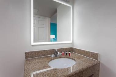 Howard Johnson by Wyndham San Diego Hotel Circle