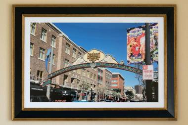 Gaslamp Plaza Suites