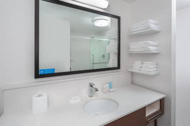 Hampton Inn & Suites San Diego Airport Liberty Station