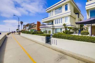 125-Fun in the Sun Penthouse