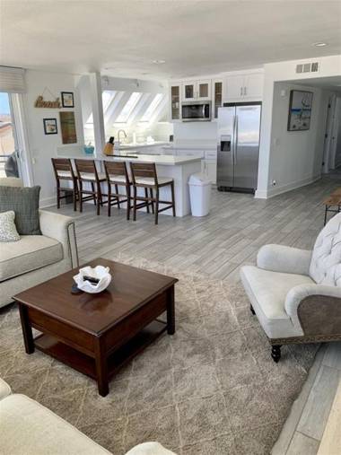 125-Fun in the Sun Penthouse