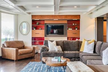 Crown Point Villa