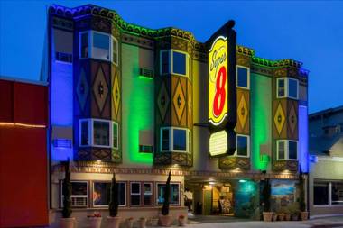Super 8 by Wyndham San Francisco Marina District