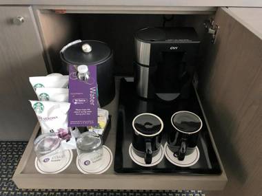 West Beach Inn a Coast Hotel