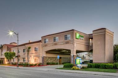 Holiday Inn Express & Suites Santa Clara an IHG Hotel