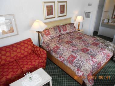 Fireside Inn By The Beach Boardwalk & Bowling