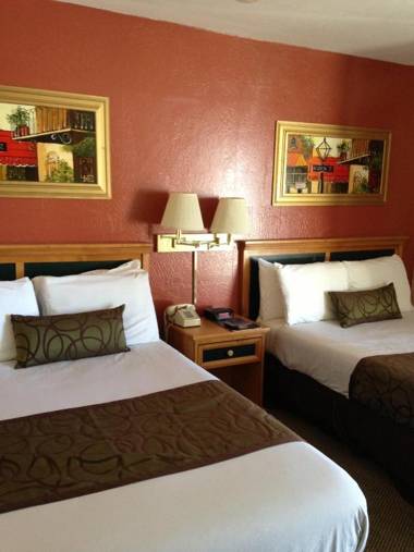 Bluebird Day Inn & Suites