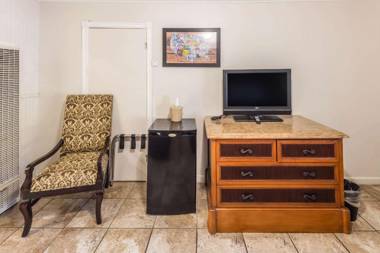 Econo Lodge Inn & Suites Heavenly Village Area