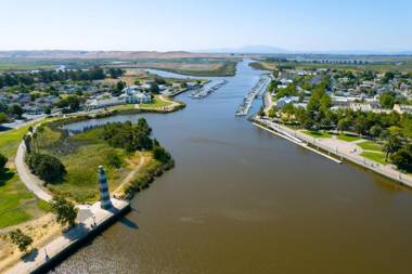 Holiday Inn Express & Suites - Suisun City an IHG Hotel