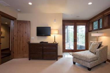 Luxury Village at Northstar Residence - Private Hot Tub! - Village Walk 7225