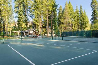 Stunning Big Springs Residence with Private Hot Tub! - Gray Wolf Northstar