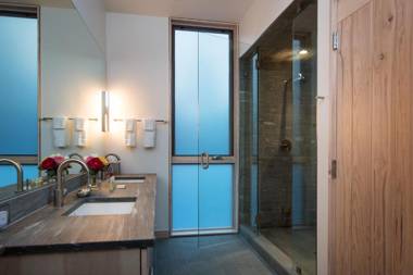 Luxury 4BD True Ski-In/Ski-Out Mid-Mountain Residence - Stellar Northstar