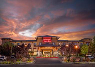 Hampton Inn & Suites Windsor-Sonoma Wine Country