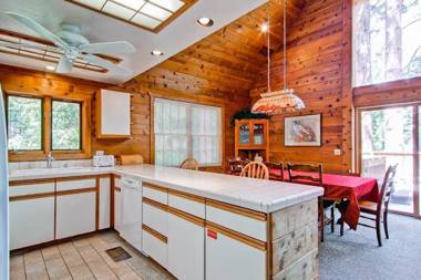 Yosemite's Scenic Wonders - 6BR/4BA Tri-Level Home