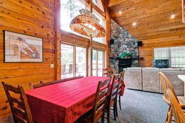 Yosemite's Scenic Wonders - 6BR/4BA Tri-Level Home