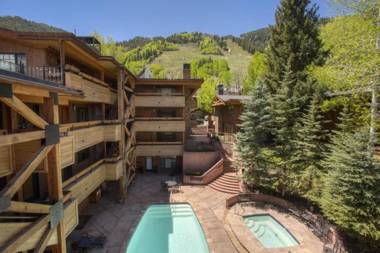 Fasching Haus Unit 10