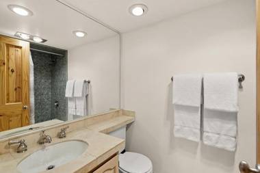 Chateau Eau Claire Unit 8