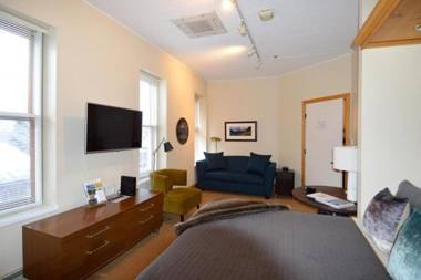 Independence Square Unit 300