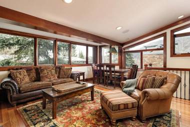 Fasching Haus Unit 5