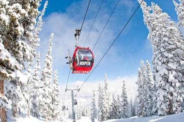 Designer 2 BR on River - Steps to Aspen Center!