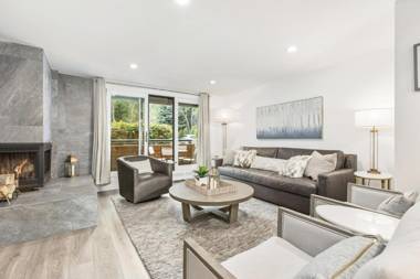 Designer 2 BR on River - Steps to Aspen Center!