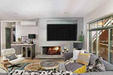 New 2 BR 2&a half Bath Luxurious Mountain Modern - 2 blocks from Gondola