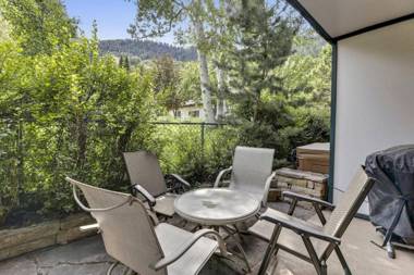 Comfort & Location - 2 BR - 2 Blocks from Gondola