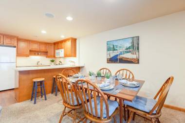 Comfort & Location - 2 BR - 2 Blocks from Gondola