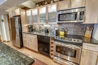 Expansive 2 Bedroom Downtown Aspen Condo Walk to Gondola for Skiing Steps to Dining Shopping and Entertainment