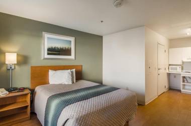 HomeTowne Studios by Red Roof Denver - Airport/Aurora