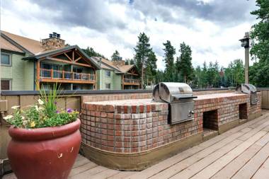 One-Bedroom Atrium Condo 05