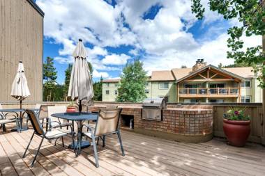 One-Bedroom Atrium Condo 05