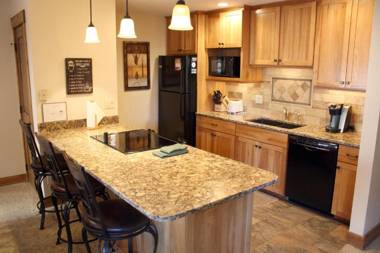 Park Place #C-104 - Walk to Town and the Lifts - Pool and Hot Tub Access