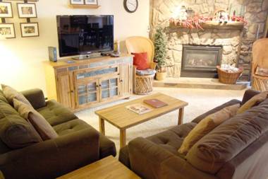 Park Place #C-104 - Walk to Town and the Lifts - Pool and Hot Tub Access