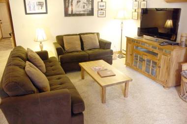 Park Place #C-104 - Walk to Town and the Lifts - Pool and Hot Tub Access