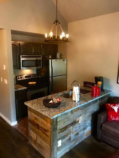 Breck Creekside at Wildwood Suites