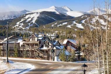 3 Bedroom Townhome in Downtown Breckenridge off Main Street with Pool and Hot Tubs