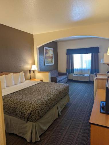 Days Inn & Suites by Wyndham Castle Rock