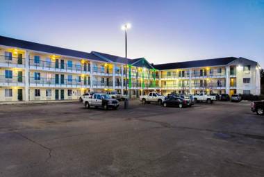 HomeTowne Studios by Red Roof Colorado Springs - Airport