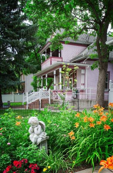 Holden House 1902 Bed & Breakfast Inn