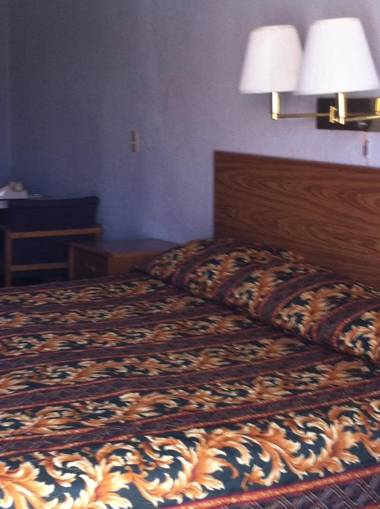 National 9 Inn Sand Canyon