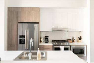 Brand New Luxury Condo - High Ceilings - Espadin LoHi