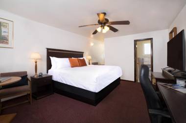 Twin Owls Motor Lodge