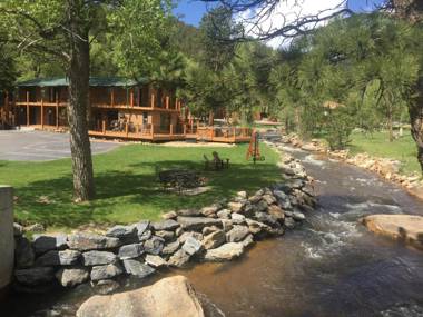 4 Seasons Inn on Fall River