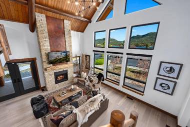 Relax in The Rockies Located on Lake Estes Jacuzzi and Indoor Outdoor Fireplace