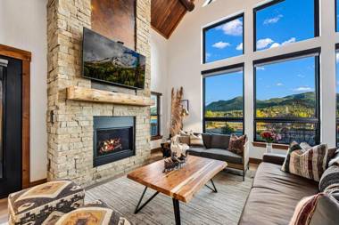 New Log cabin The Bears Den - 2 bedrooms loft 2.5 bath jacuzzi & Fireplace